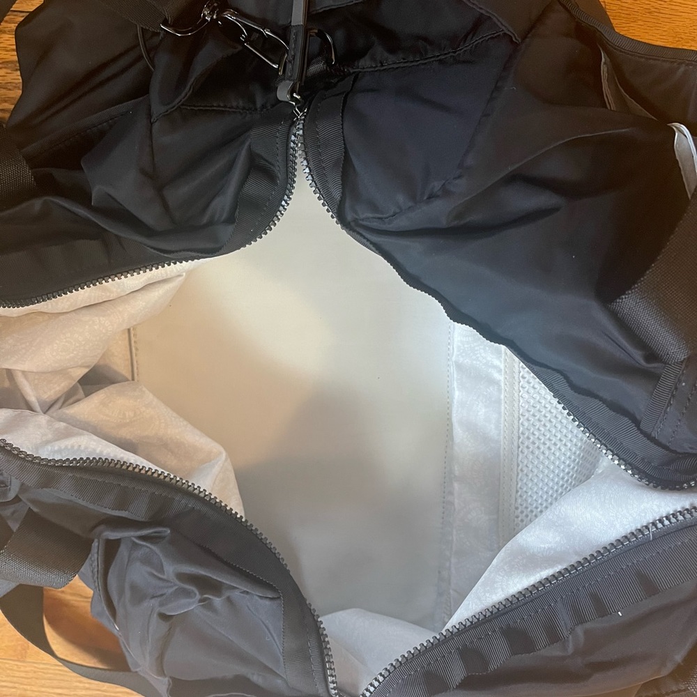 Lululemon Large Duffle Bag - Picture 8 of 16